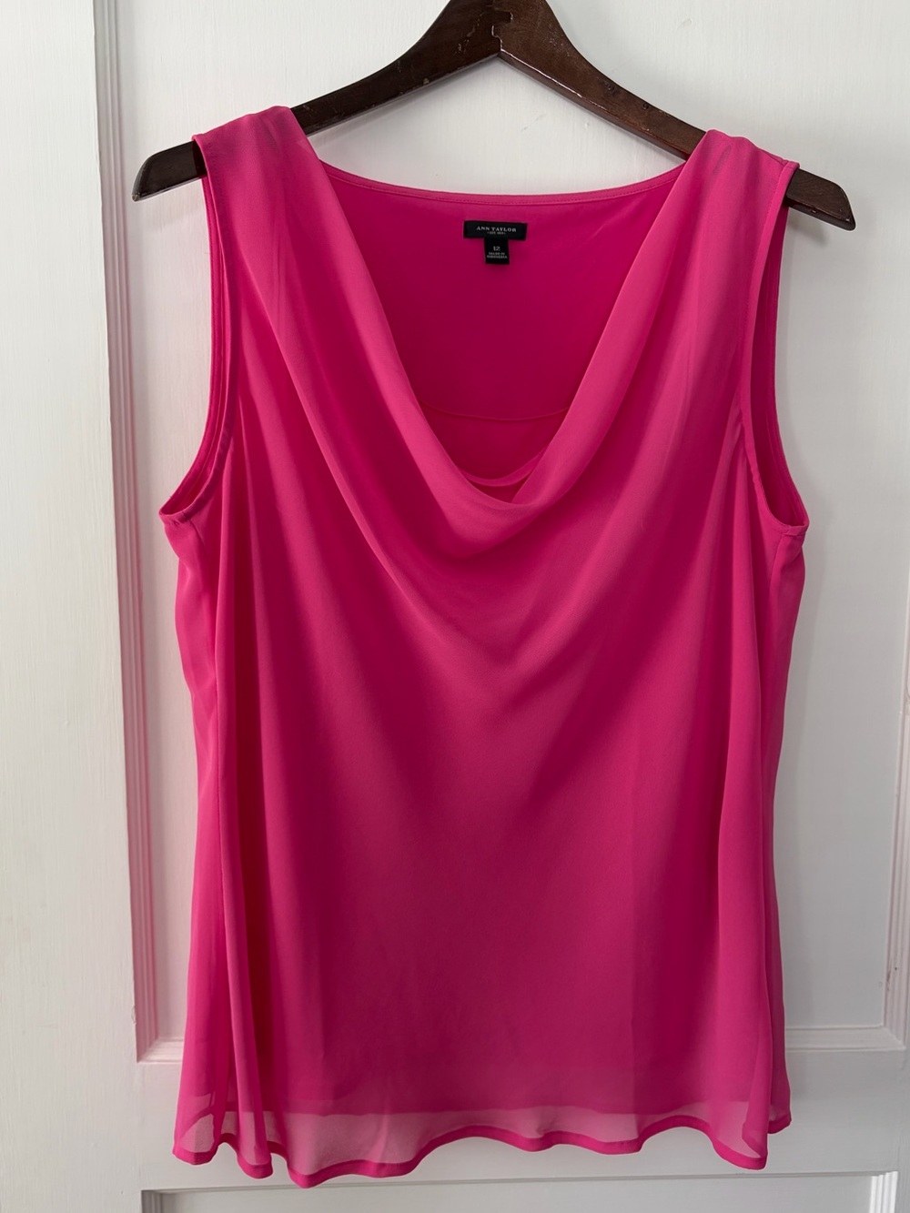 ANN TAYLOR Classic Sleeveless Blouse. Deep Plunging Cowl Neck. Fuchsia. Size 12